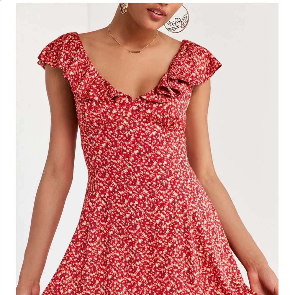 Daisy May red floral dress - Picture 3 of 9